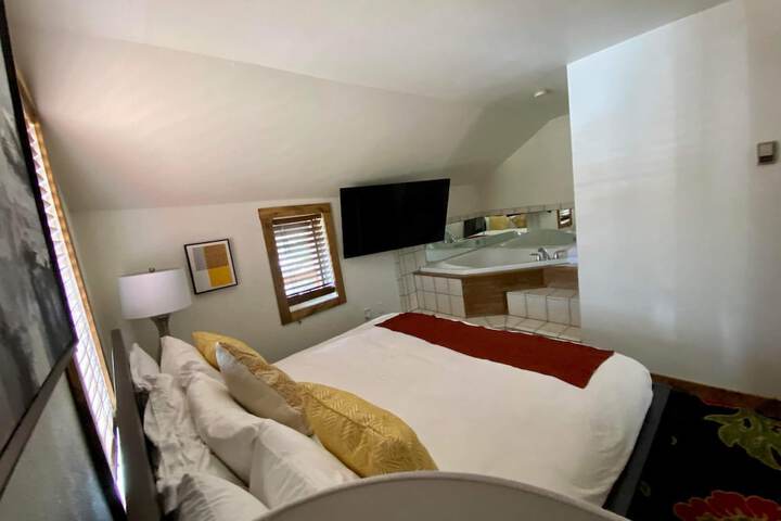The Green Mountain Falls Lodge