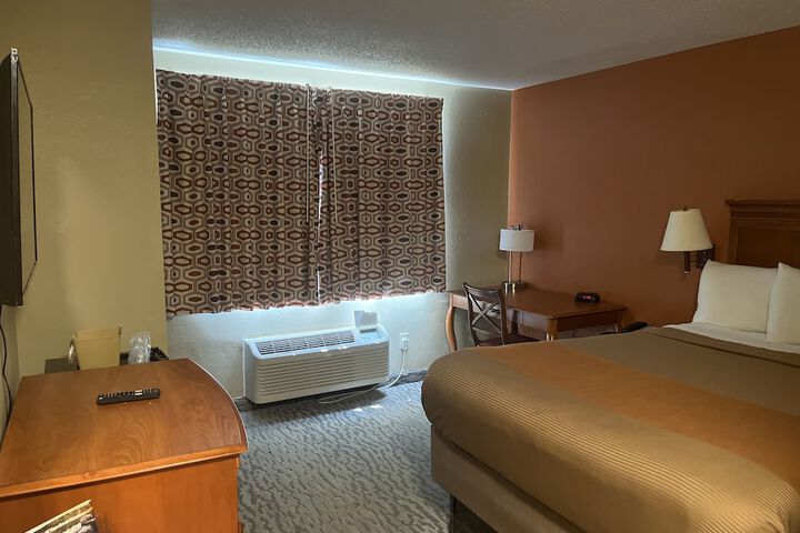 Room 7 of 19