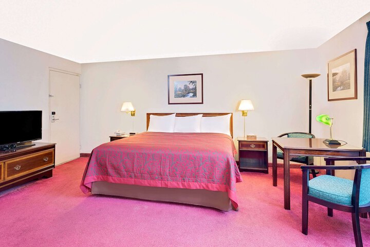 Room 9 of 19