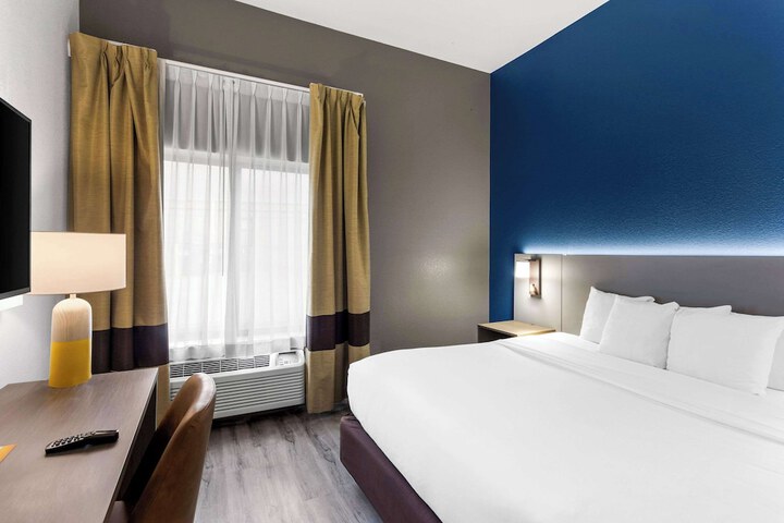 Room 33 of 39