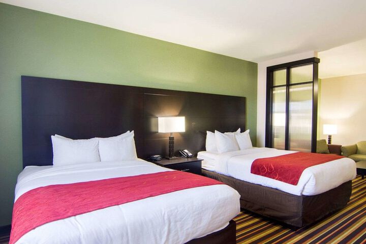 Room 32 of 47