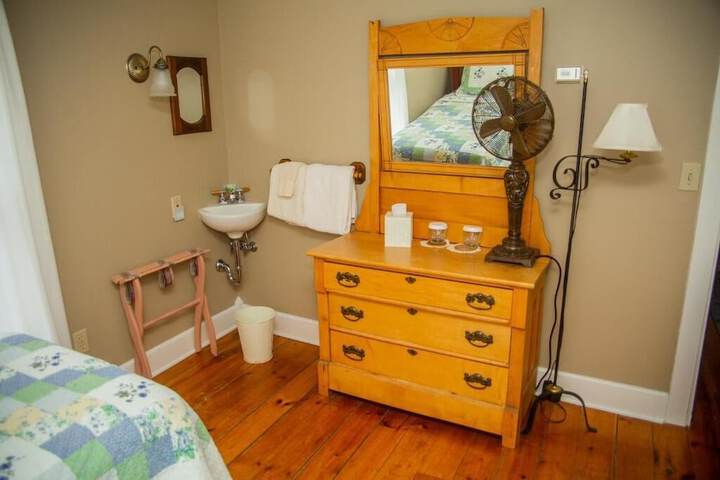 Room 18 of 42