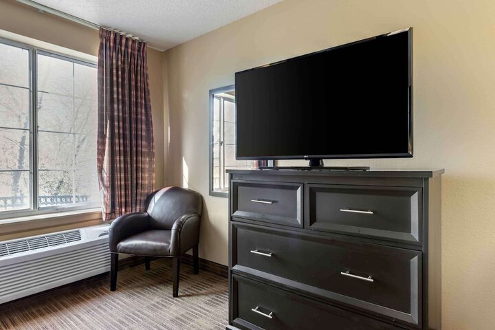 Room 25 of 32