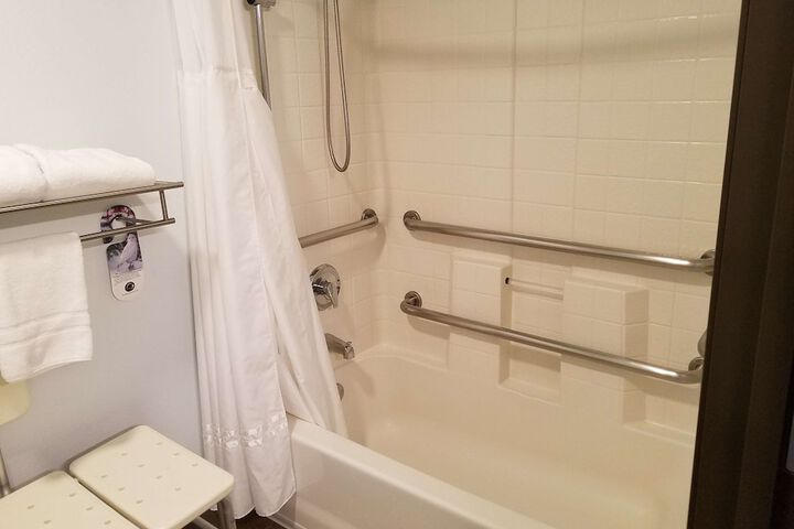 Room 13 of 27