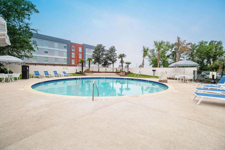 Pool 13 of 59
