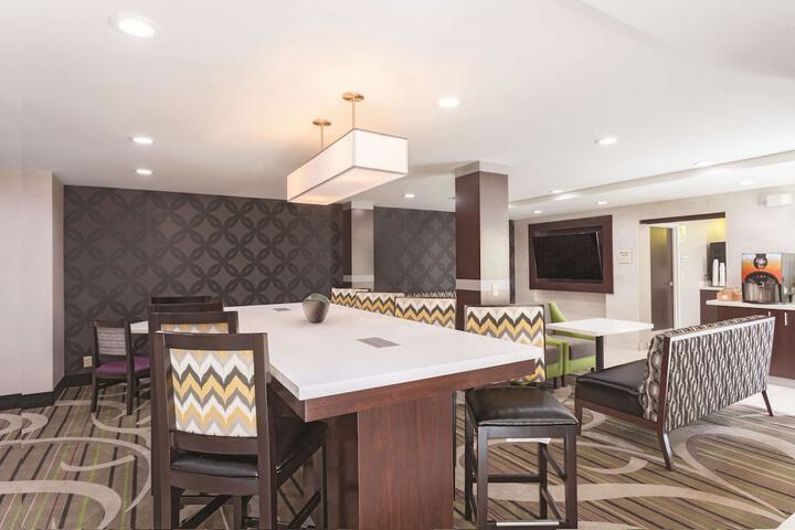 La Quinta Inn & Suites by Wyndham Knoxville North I-75