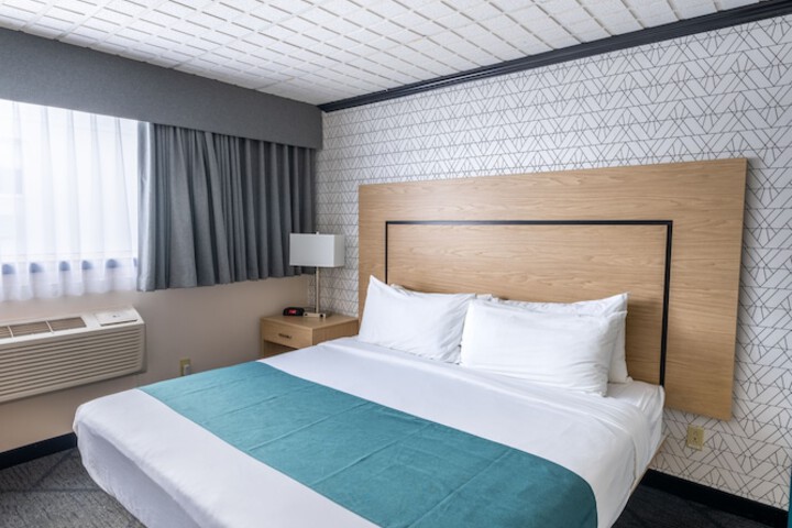 Room 16 of 28