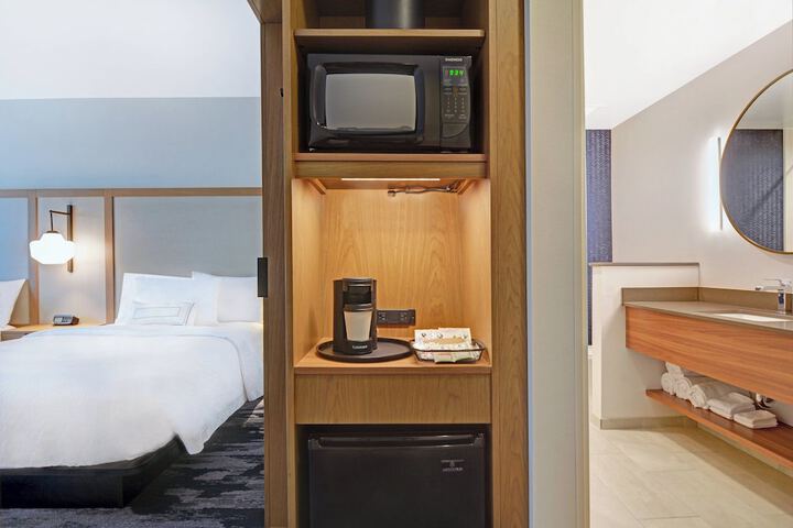 Room 21 of 32