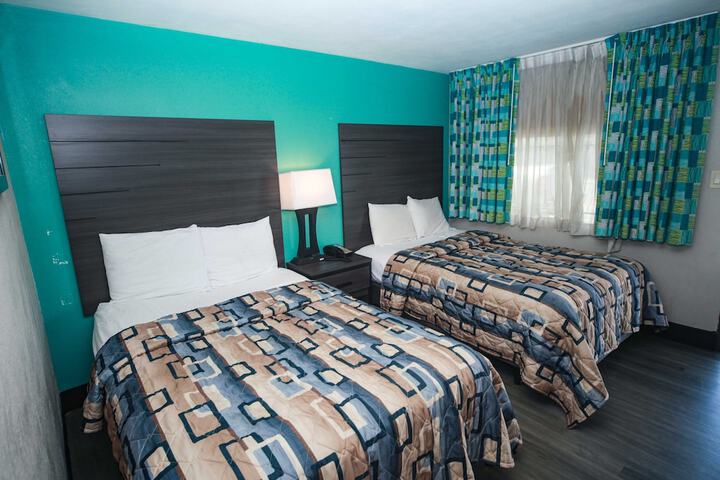Room 11 of 28