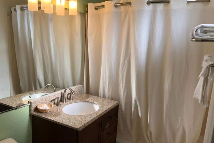 Room 11 of 27