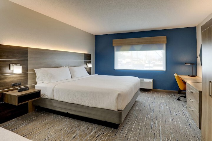 Room 32 of 64