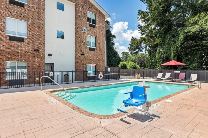 Holiday Inn Express & Suites Buford NE - Lake Lanier by IHG