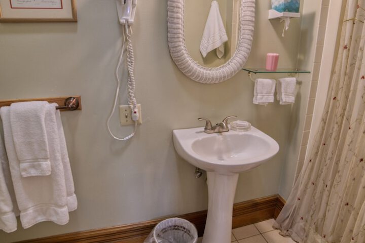 Rockwell Falls Inn and Wine Bar