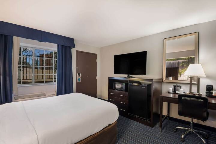 Room 15 of 32