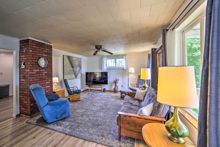 Cozy Ishpeming Cottage w / Lake & Park Views!