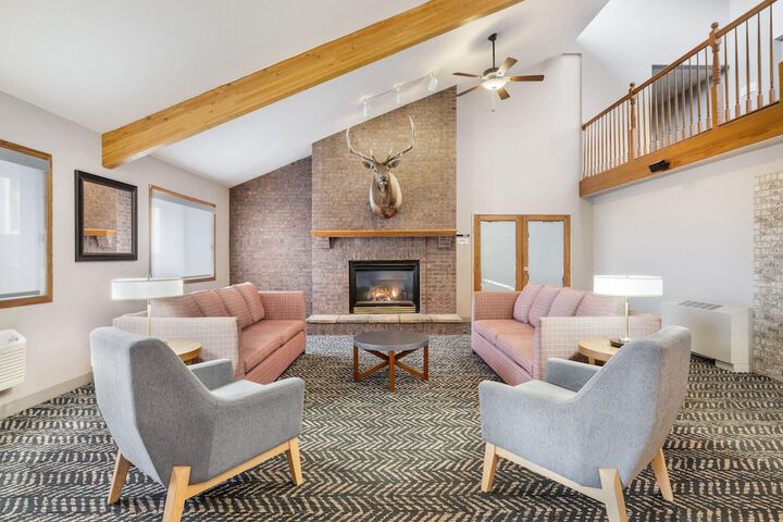 AmericInn by Wyndham Valley City - Conference Center