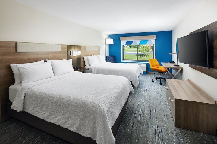 Holiday Inn Express & Suites Wheeling by IHG