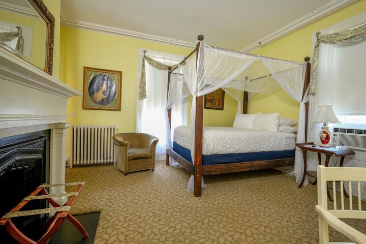 Room 12 of 30