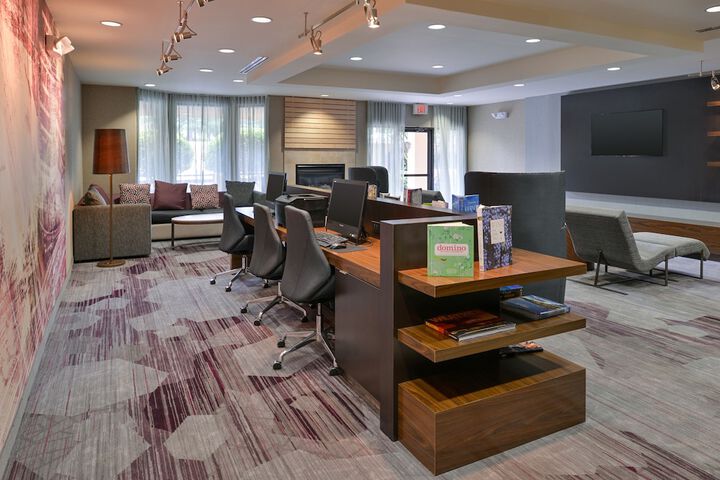 Business Center 92 of 100