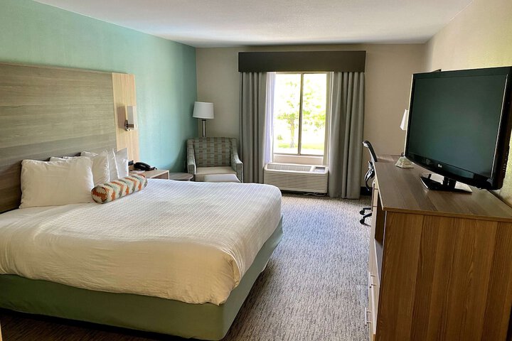 Room 8 of 10