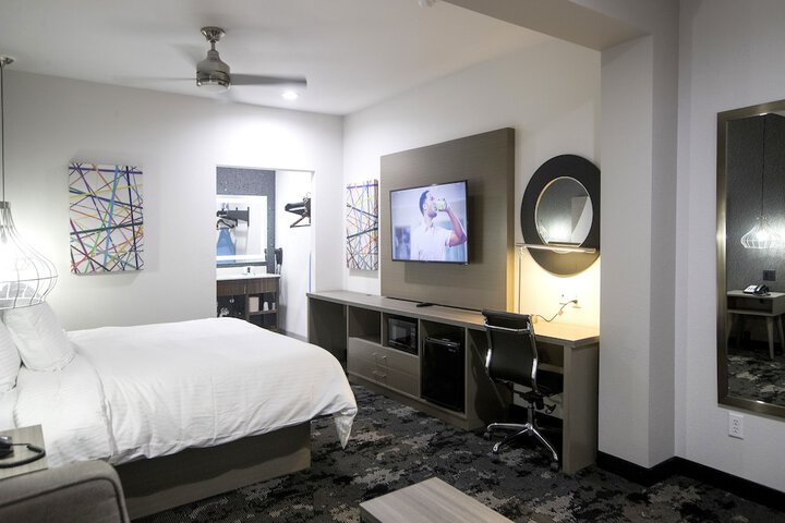 Room 16 of 32