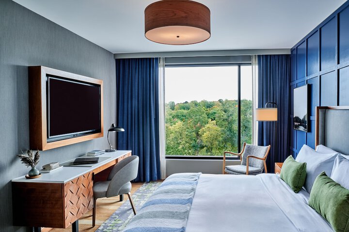 Room 16 of 28