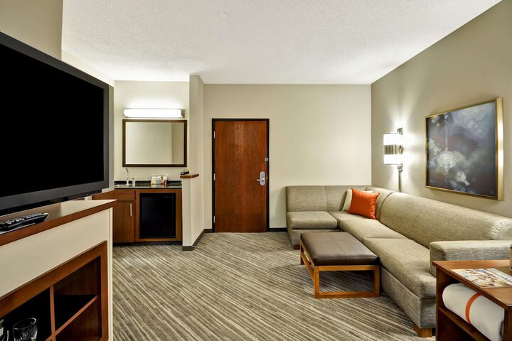 Room 17 of 40