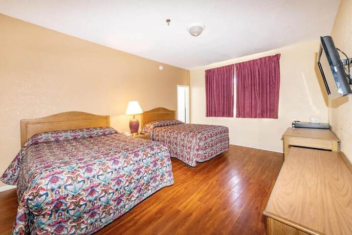 Room 17 of 33