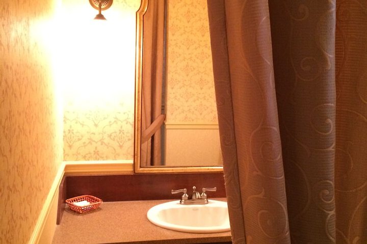Room 8 of 64