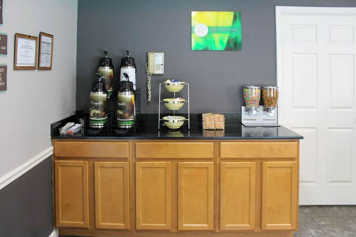 Breakfast/Coffee Service 29 of 32