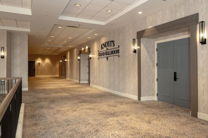 Knotts Hotel