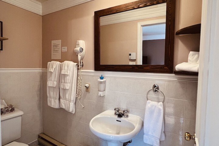 Room 15 of 33