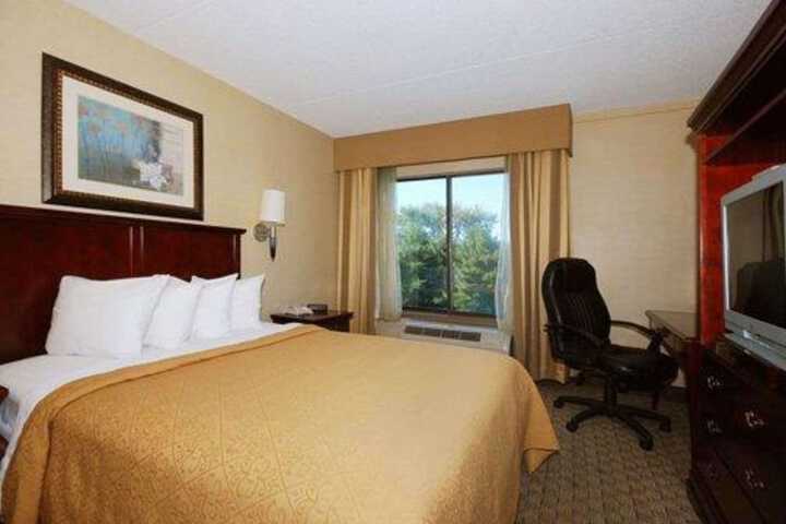 Room 8 of 16