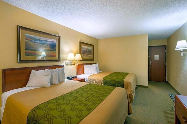 Rodeway Inn & Suites