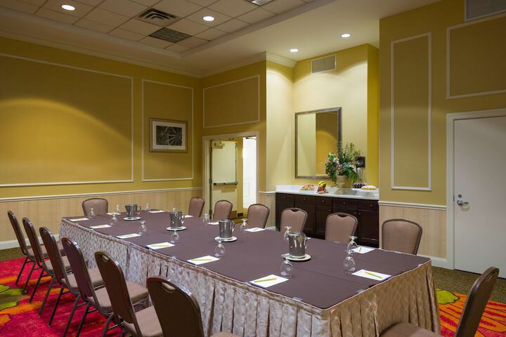 Hilton Garden Inn Edison / Raritan Center