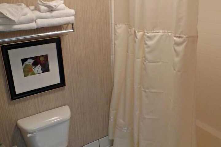 Phoenix Inn Suites - Albany