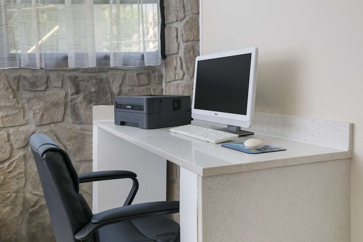 Business Center 31 of 31