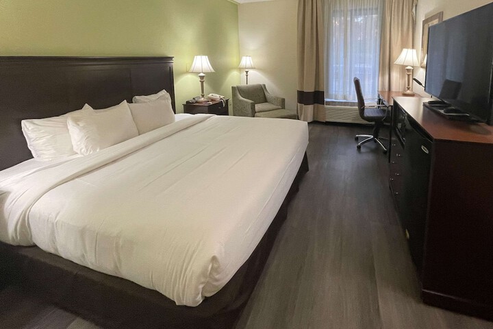 Room 85 of 141