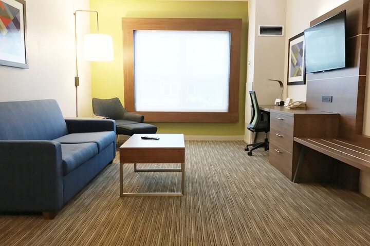 Room 33 of 59