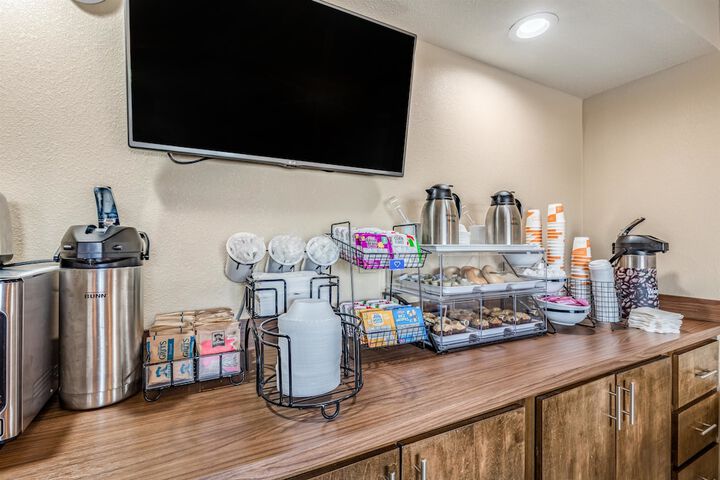 Breakfast/Coffee Service 22 of 24