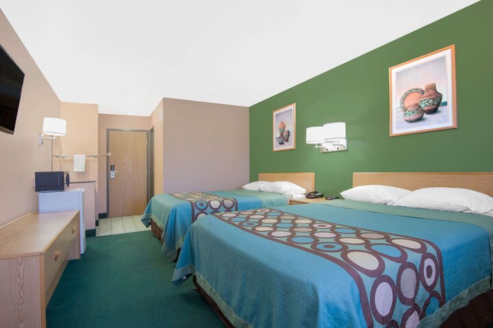 Room 10 of 15