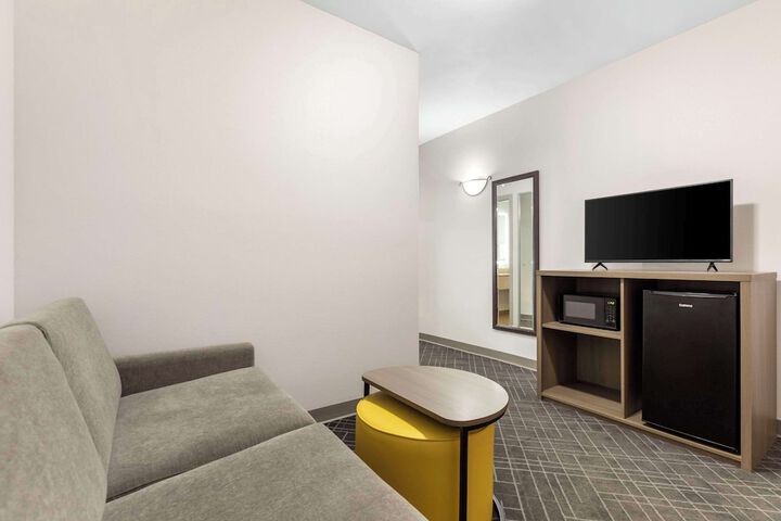 Room 28 of 34