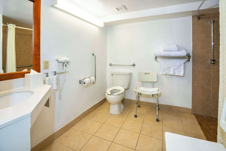 Room 34 of 151