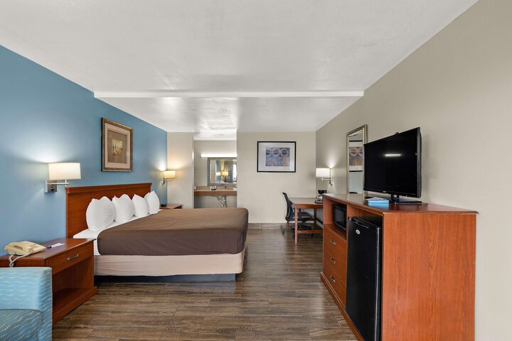 Room 11 of 27