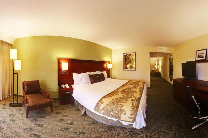 Room 10 of 33