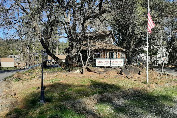 Alta Sierra Village Inn