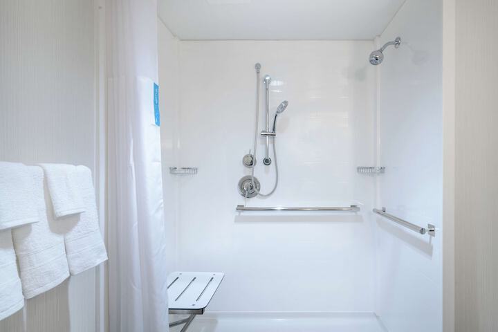 Room 44 of 77