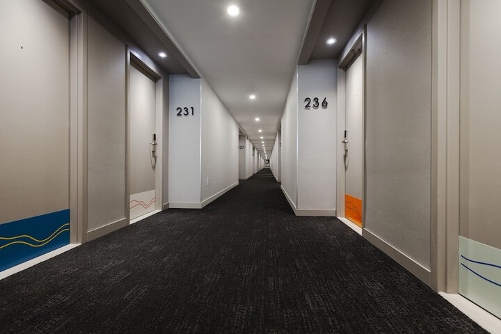 Ballroom/Hall 28 of 29
