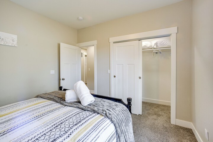 Dtwn Woodland Park Townhome w / Covered Deck