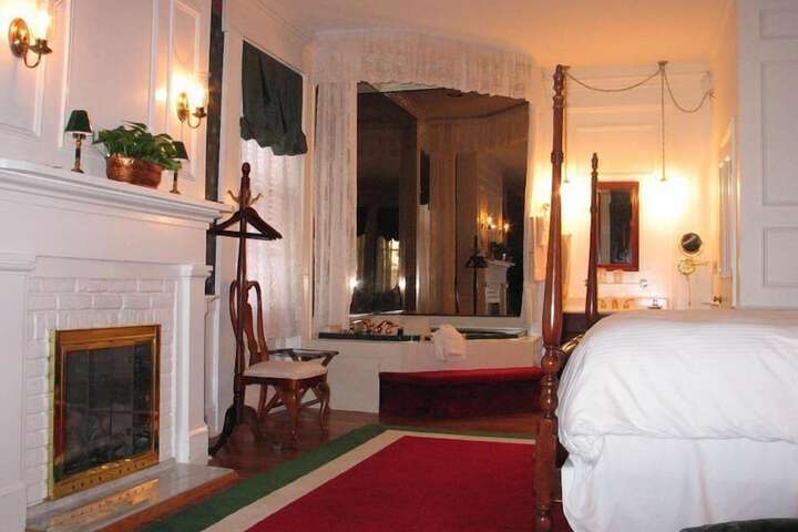 Room 32 of 65